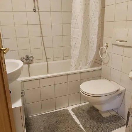 Center Golden Roof 8 *