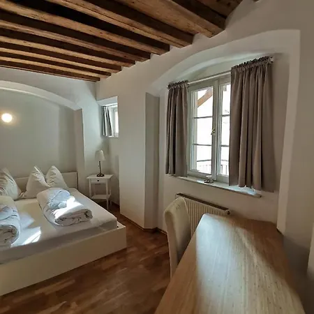 Center Golden Roof 8 *