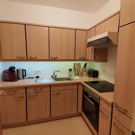 Center Golden Roof 8 *