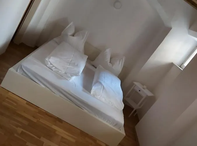 Center Golden Roof 8 * Инсбрук