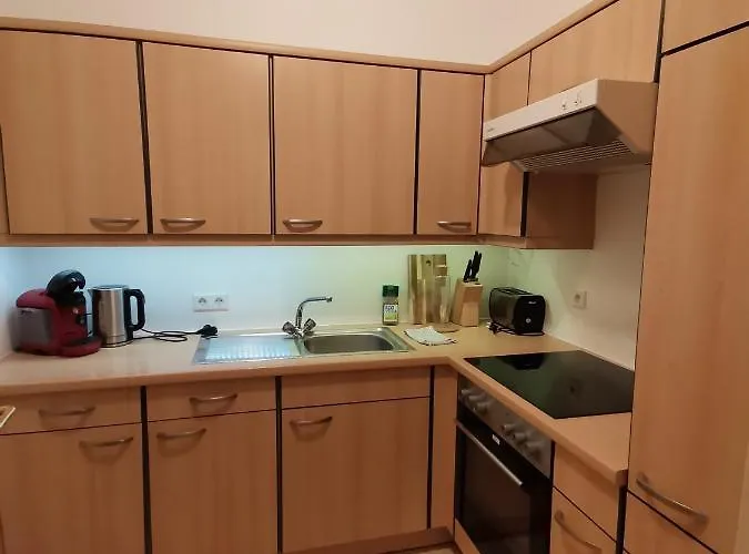 Center Golden Roof 8 *